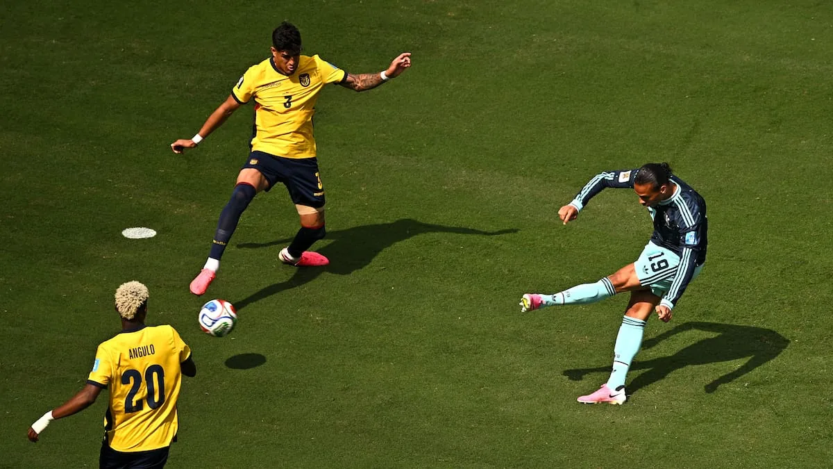 Polémica en el gol de Sané: "Levanta mucho la pierna pero es que es muy alto, no veo falta"