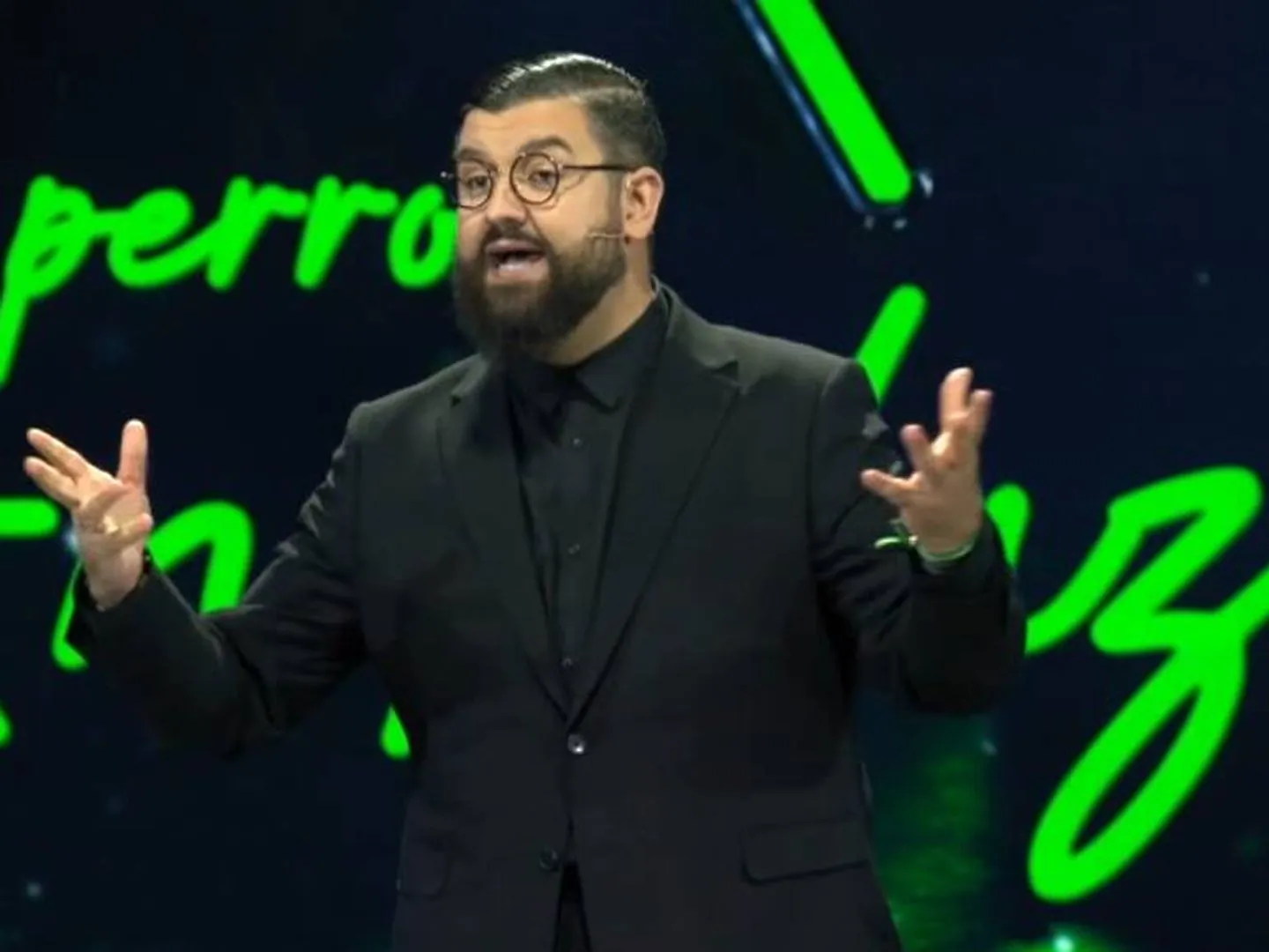 Foto: El presentador de 'El perro andaluz', Manu Sánchez. (RTVE)