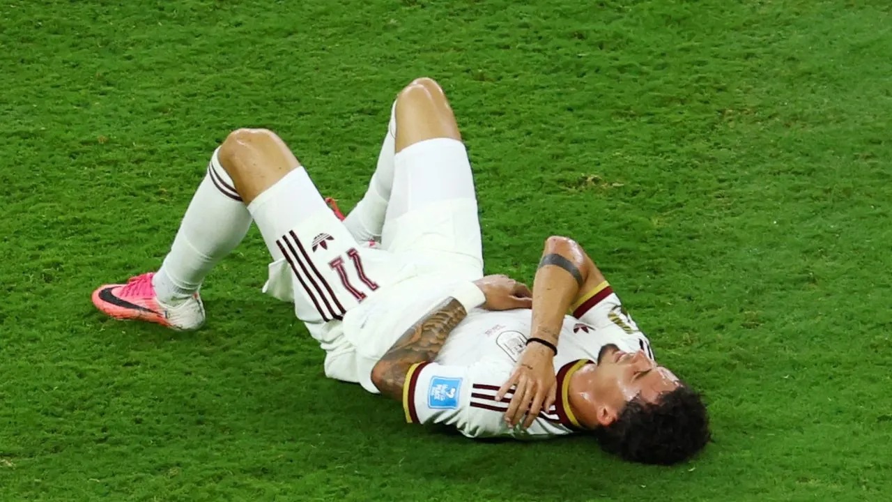 Yeremi Pino, tras lesionarse durante el partido entre España y Uruguay