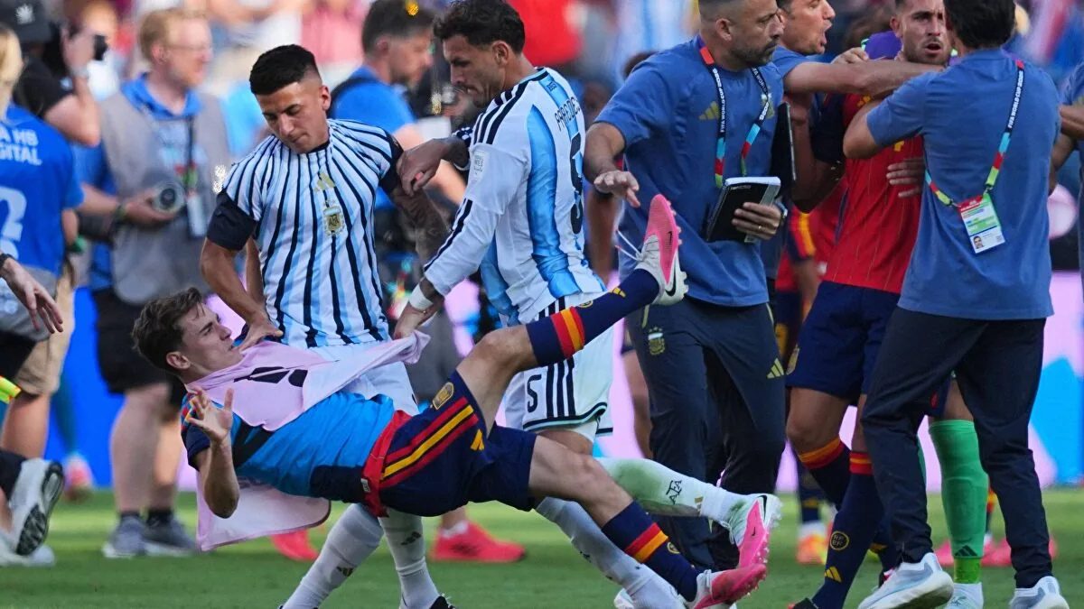 FIFA abre una investigación a Paredes y Gavi por los incidentes en la final