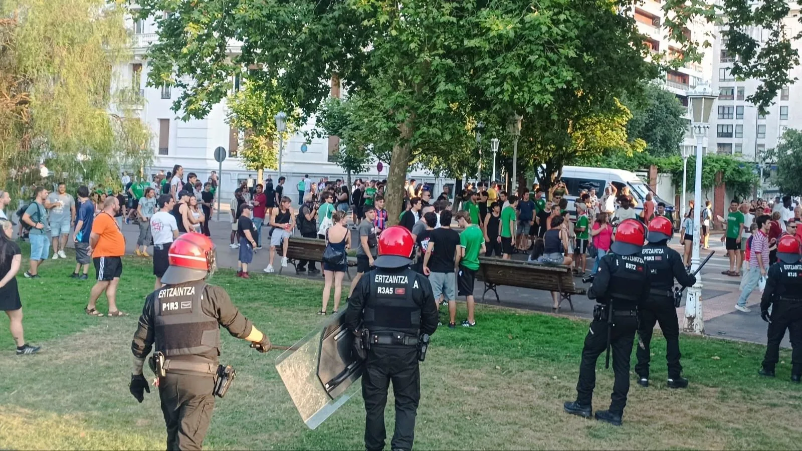 La mujer que plantó cara a los proetarras en Bilbao: "Contra los fanáticos ni un paso atrás" - Libertad Digital