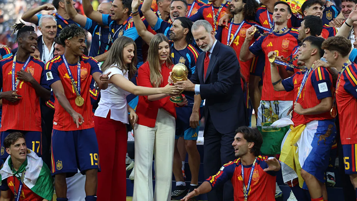 El 'troleo' de la princesa Leonor a Ferran Torres tras su gol de la victoria en el Mundial y la contundente respuesta del futbolista: “¿No te rapabas el pelo?”