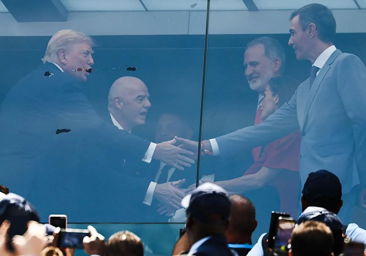 El palco de las pocas palabras: Trump y Sánchez aparcan temporalmente las diferencias durante la final del Mundial - EL PAÍS