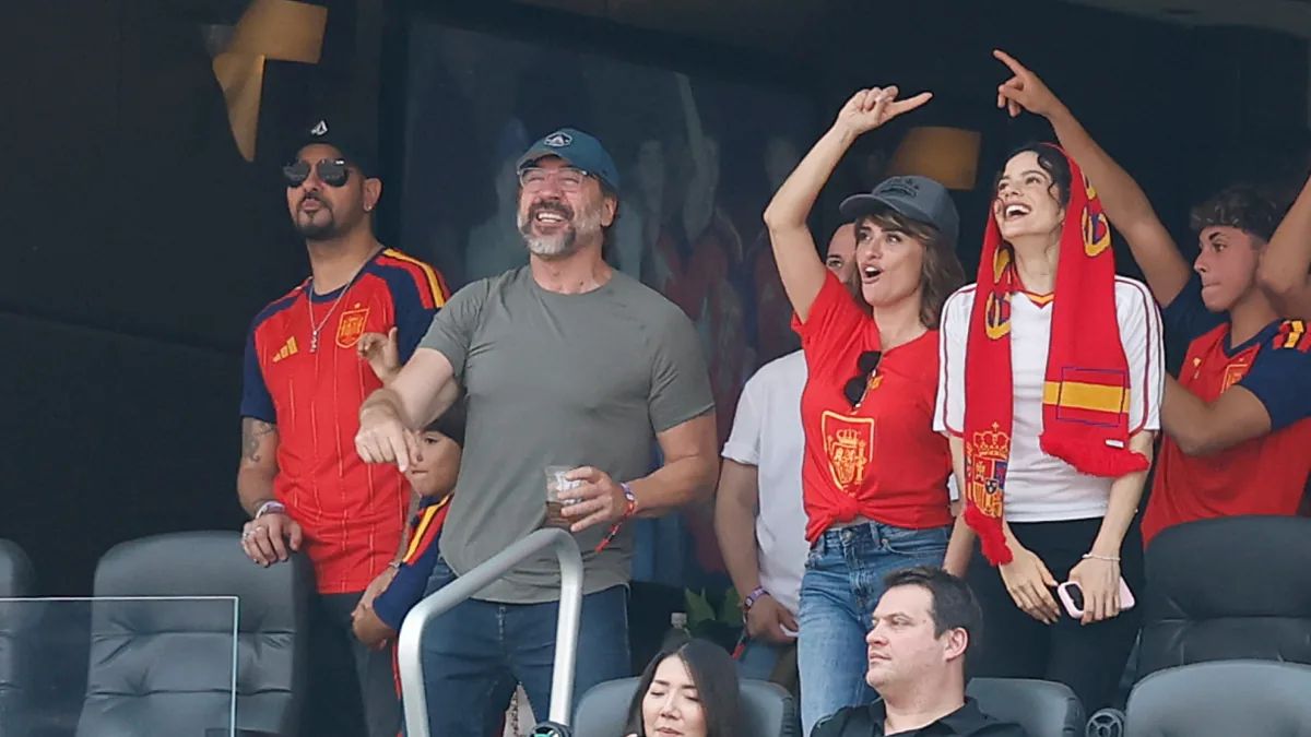 Rosalía, Penélope Cruz, Javier Bardem y Alexia Putellas no se pierden el triunfo de España: así reacciona la cantante al escuchar Despechá en el estadio