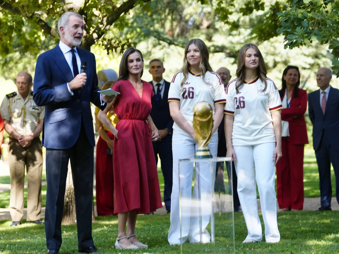 Foto: Los Reyes y sus hijas durante la celebración en Zarzuela. (Limited Pictures)