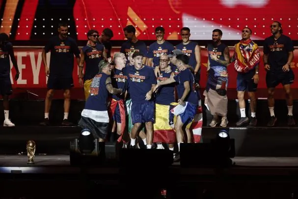 Los jugadores de la selección española durante la celebración en la plaza de Cibeles