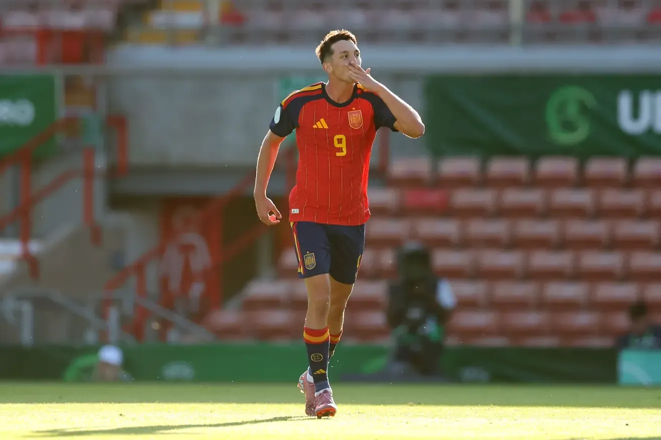 Hugo López celebrando el 1-0.