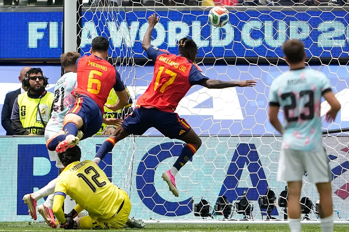 Merino, en el momento de marcar el 2-1.