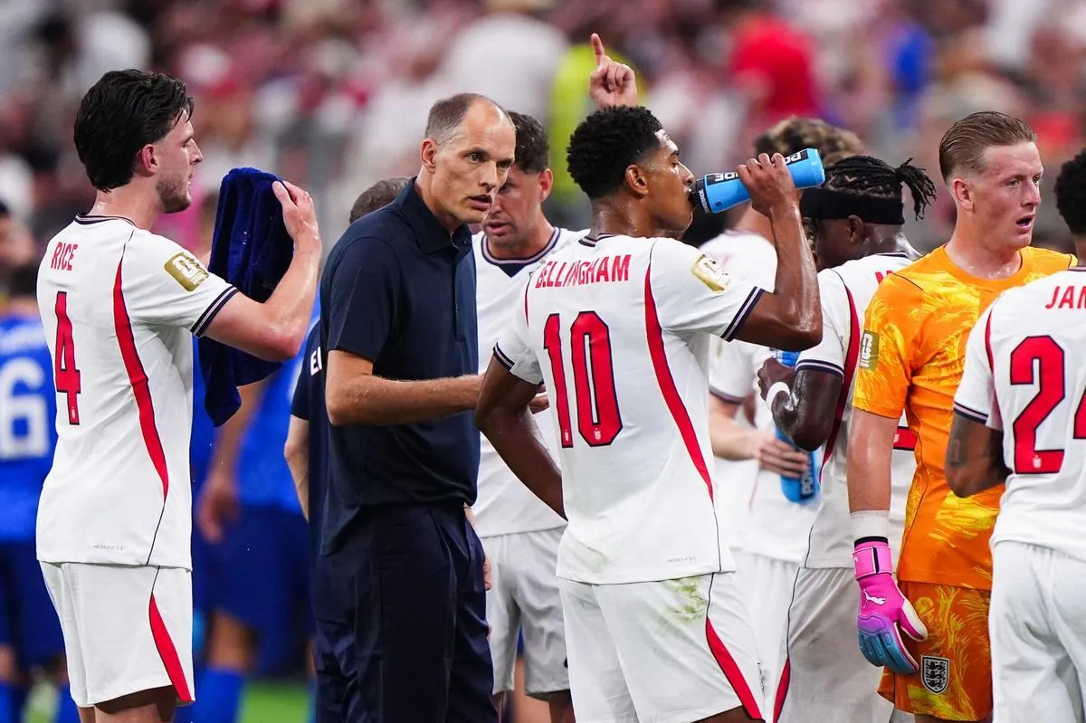 Tuchel conversa con Bellingham