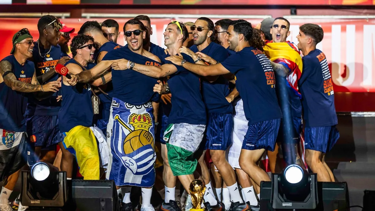 Los futbolistas de la selección española celebran en Cibeles la victoria en el Campeonato del Mundo.Foto:INMA FLORES|Vídeo:EPV