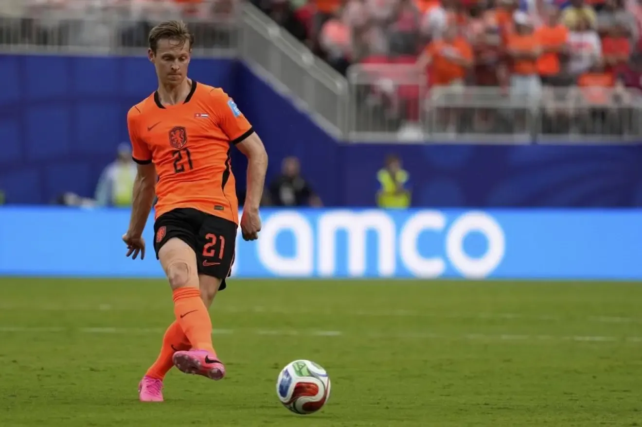 De Jong, con la protección en la rodilla, durante el Mundial.