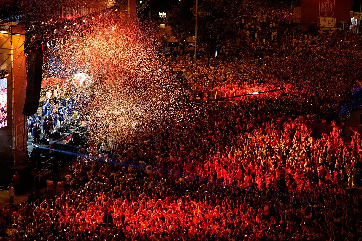 La plaza de Cibeles, durante los festejos del lunes.