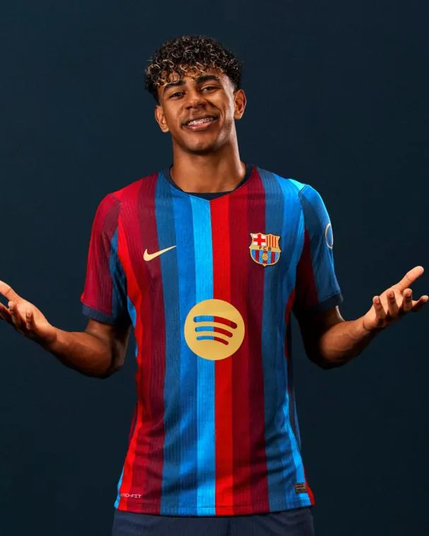 Lamine Yamal, con la nueva elástica azulgrana