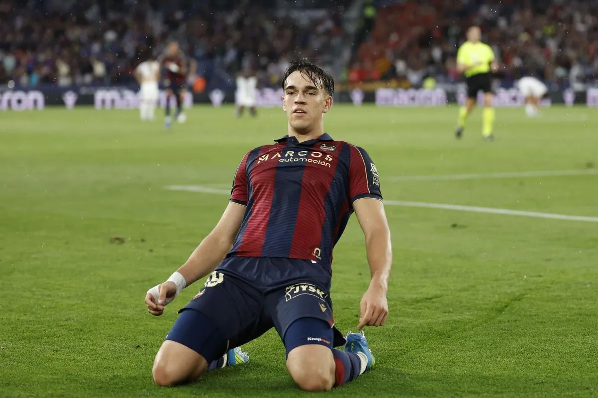 Carlos Espí, delantero del Levante.