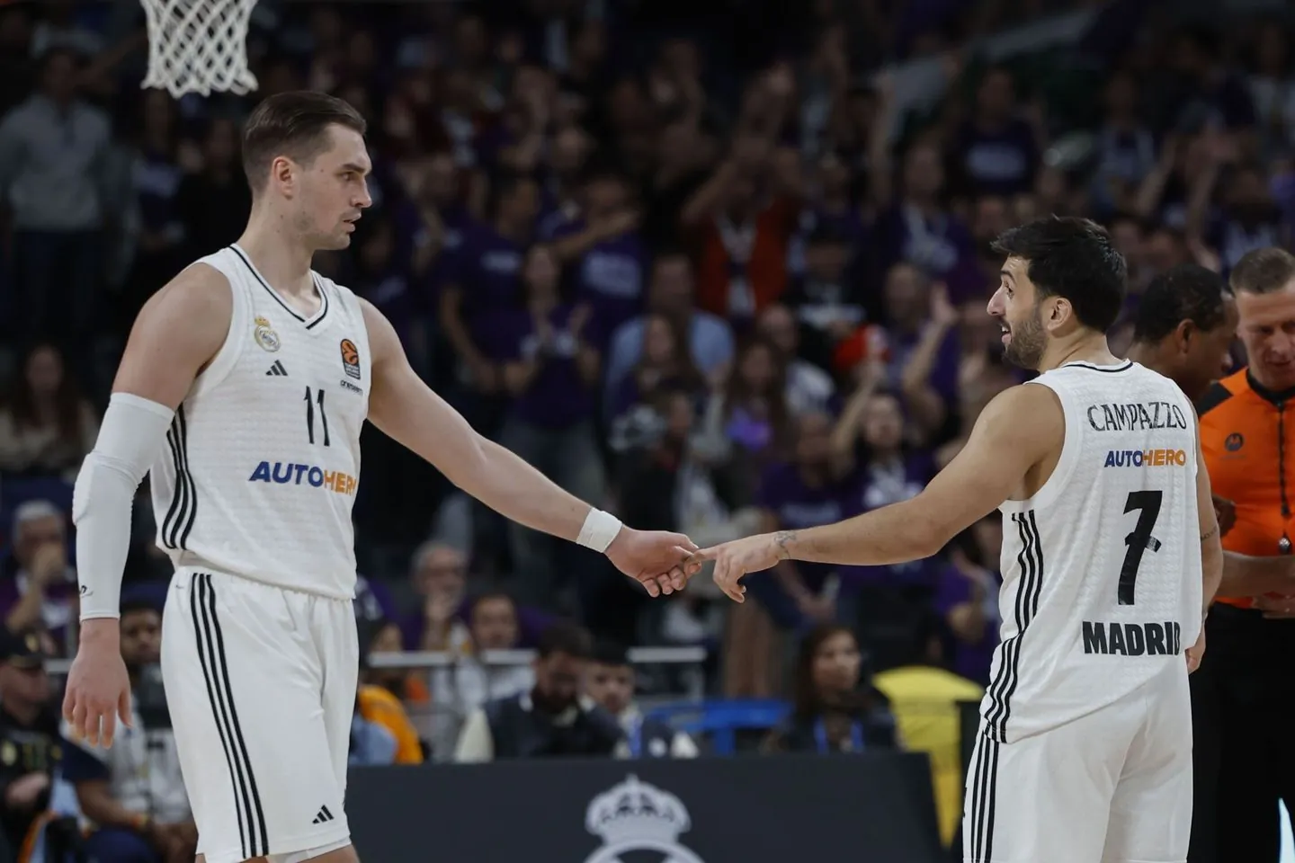 Foto: Hezonja y Campazzo, ¿excompañeros?. (EFE/Juanjo Martín)