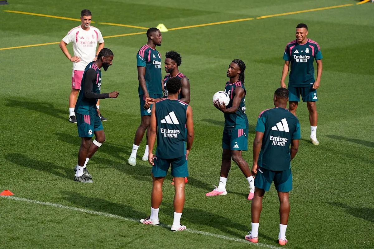 Los jugadores del Real Madrid durante el entrenamiento previo al partido contra el Espanyol.AFP7 vía Europa Press (AFP7 vía Europa Press)