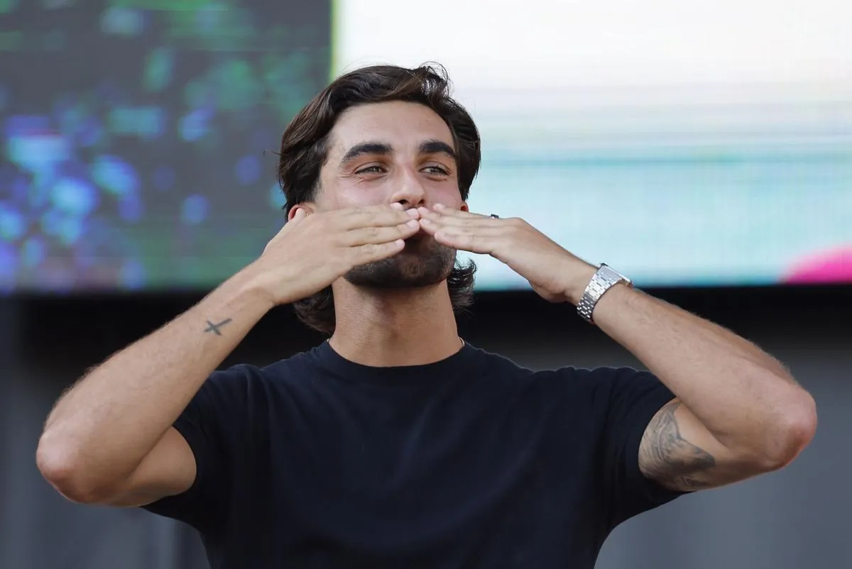 Ferrán Torres, durante el homenaje recibido este viernes en su pueblo, Foios.