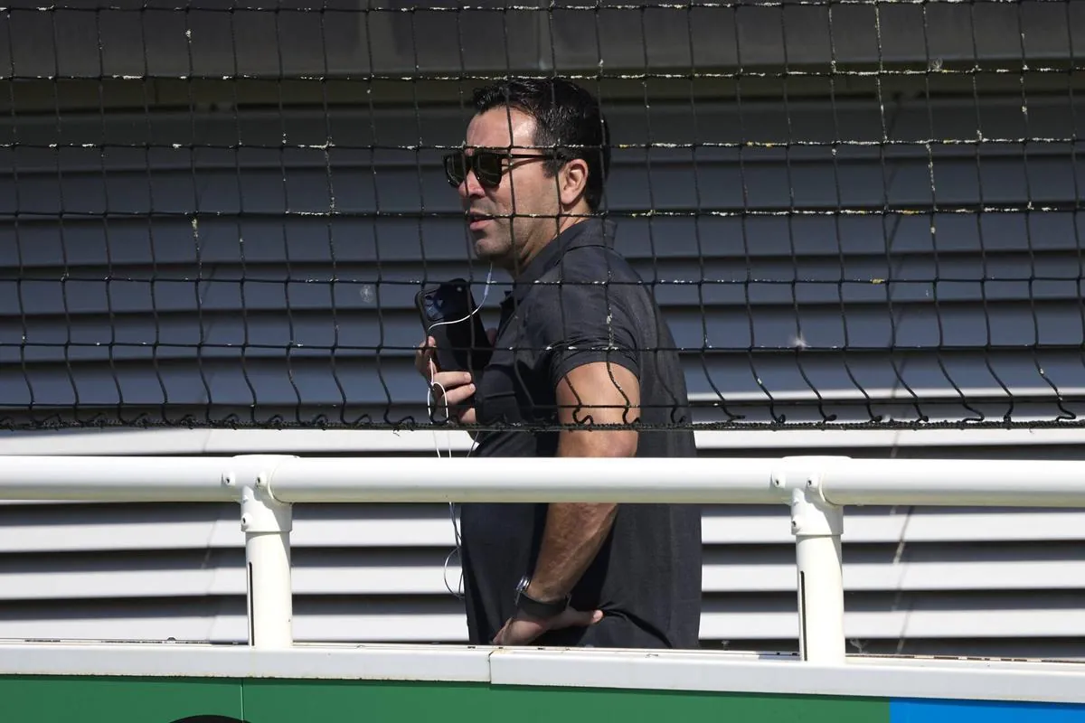 Deco continúa con muchos frentes abiertos antes del inicio oficial de la temporada